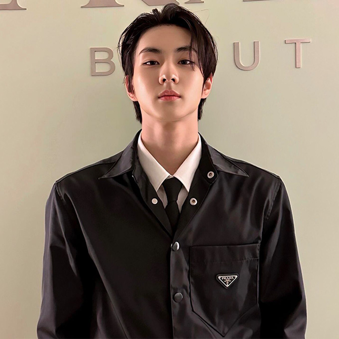 prada triangle logo nylon shirt